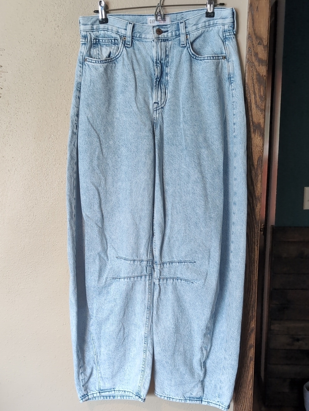 GAP Light Wash Blue Wide Leg Barrel Jeans - Picture 9 of 10